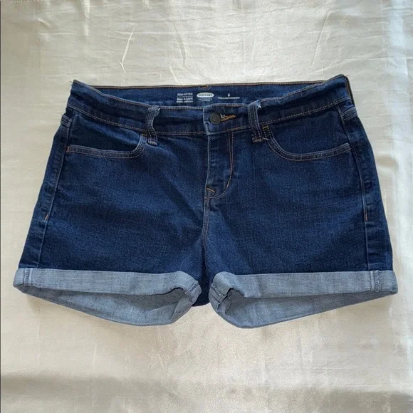 Old Navy Mid Rise Cuffed Dark Denim Shorts 3” Inseam Semi Fitted Stretch Size 6 - Picture 2 of 9